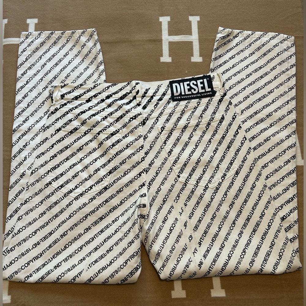 Diesel D-Macs Copyright Print Jeans White/Black W32 L32– Worn Once - Picture 10 of 16
